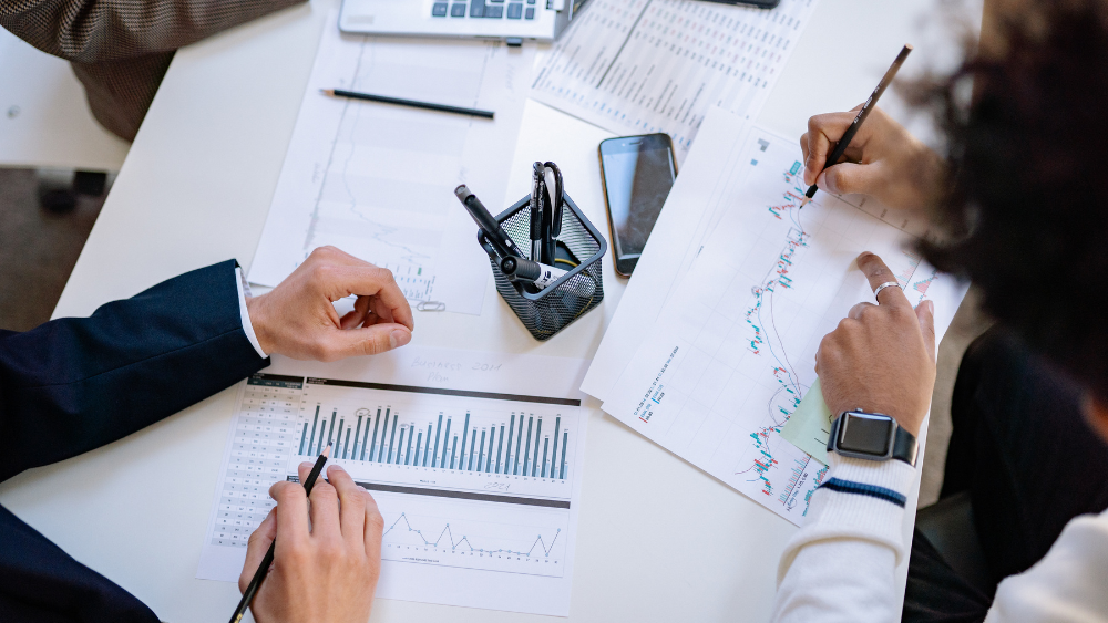 紙の業務が多い会社ほど人手不足になる理由